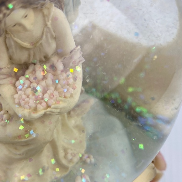 Vintage Musical Snow Globe Angel with Pink Roses - Picture 13 of 13